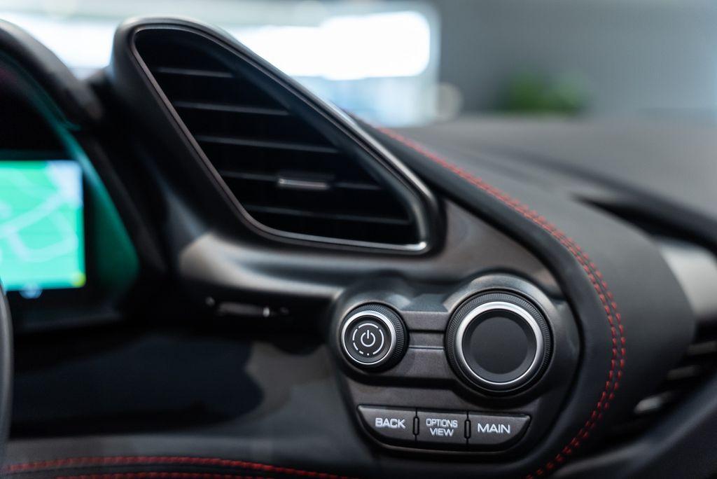 http://www.koenigseggchicago.com/galleria_images/178/178_p35_l.jpg