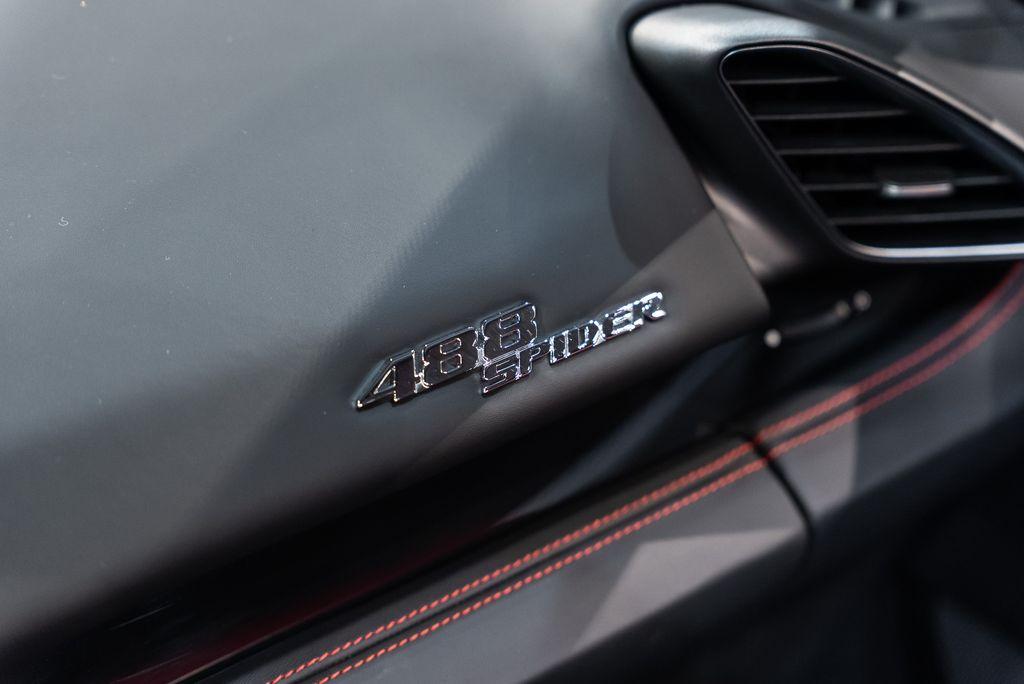 http://www.koenigseggchicago.com/galleria_images/178/178_p40_l.jpg