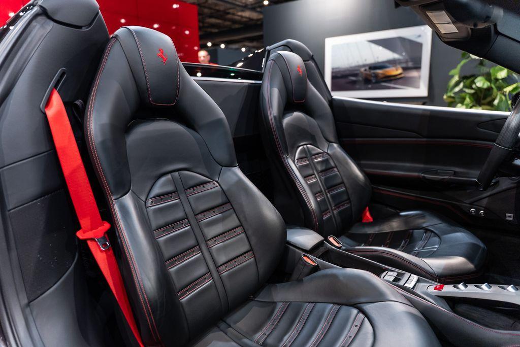 http://www.koenigseggchicago.com/galleria_images/178/178_p42_l.jpg