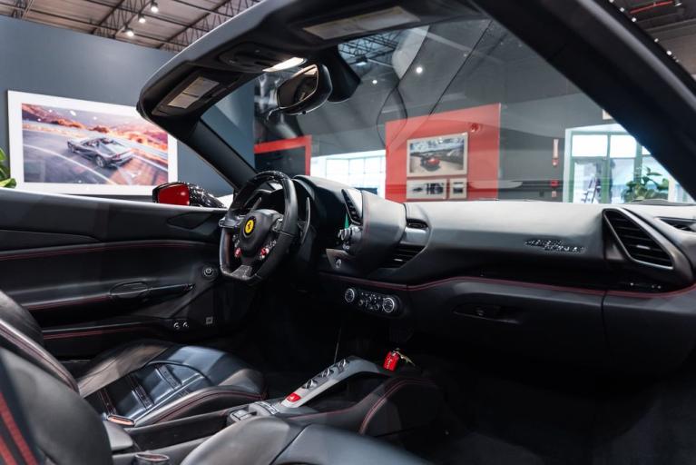 http://www.koenigseggchicago.com/galleria_images/178/178_p43_f.jpg