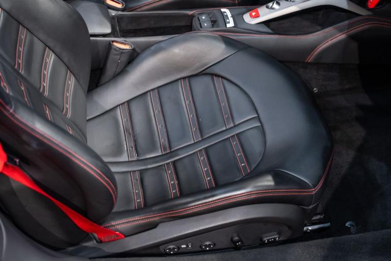 http://www.koenigseggchicago.com/galleria_images/178/178_p44_f.jpg