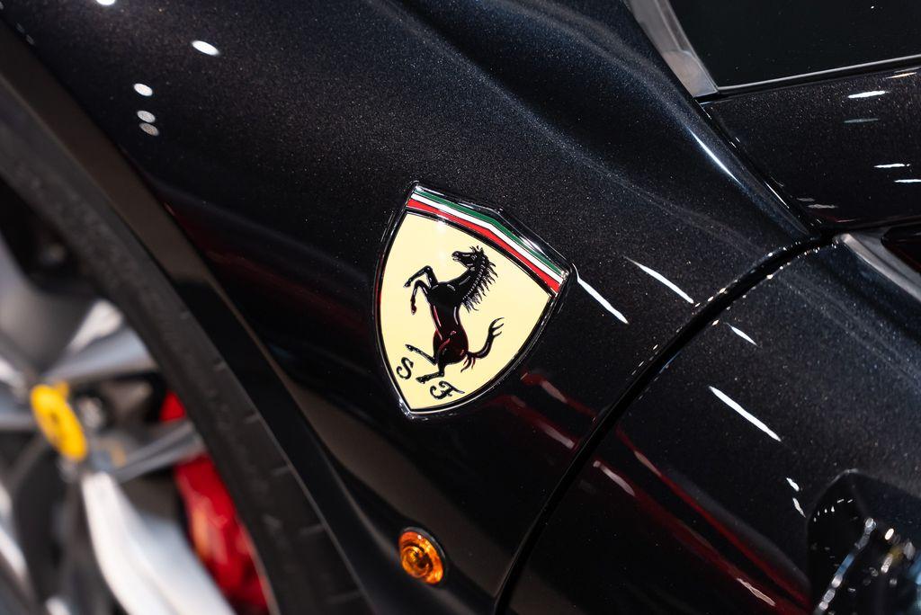 http://www.koenigseggchicago.com/galleria_images/178/178_p47_l.jpg