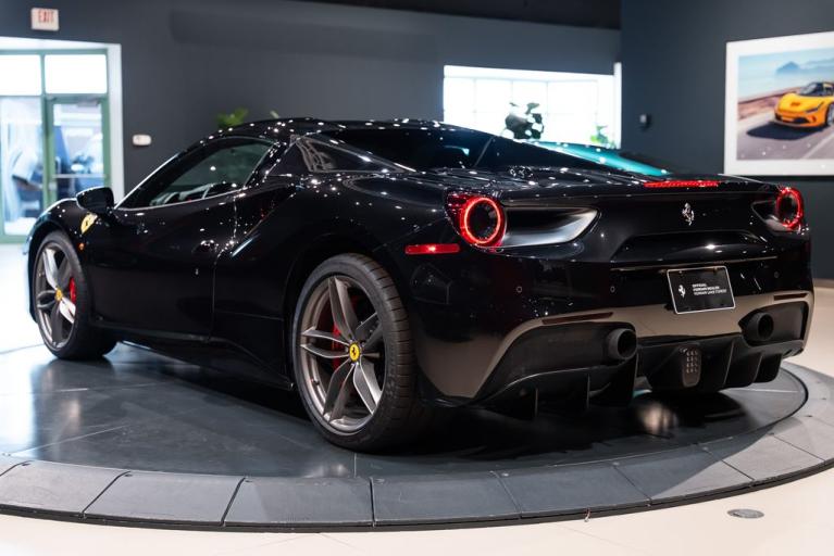 http://www.koenigseggchicago.com/galleria_images/178/178_p50_f.jpg