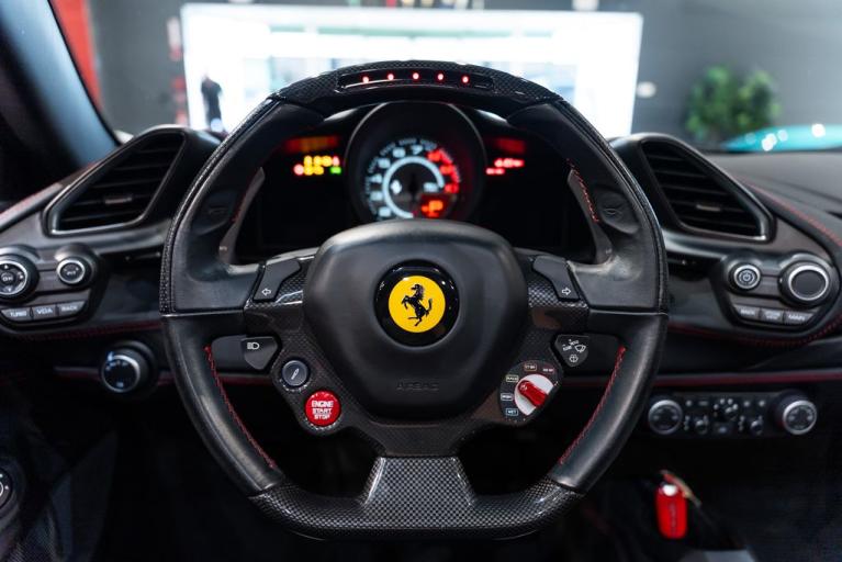 http://www.koenigseggchicago.com/galleria_images/178/178_p5_f.jpg