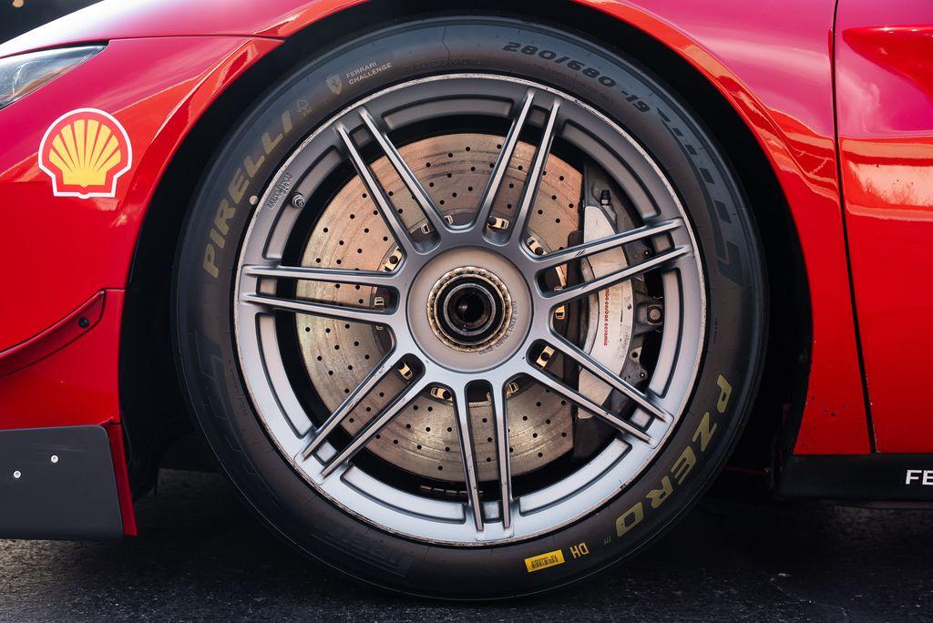 http://www.koenigseggchicago.com/galleria_images/179/179_p11_l.jpg