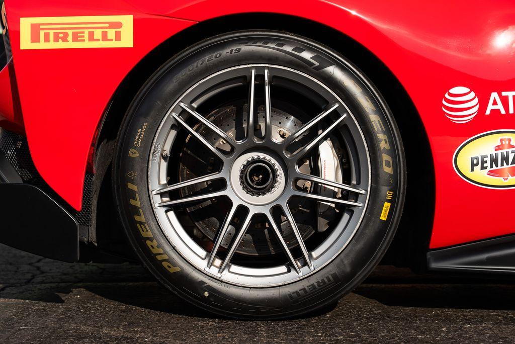 http://www.koenigseggchicago.com/galleria_images/179/179_p13_l.jpg