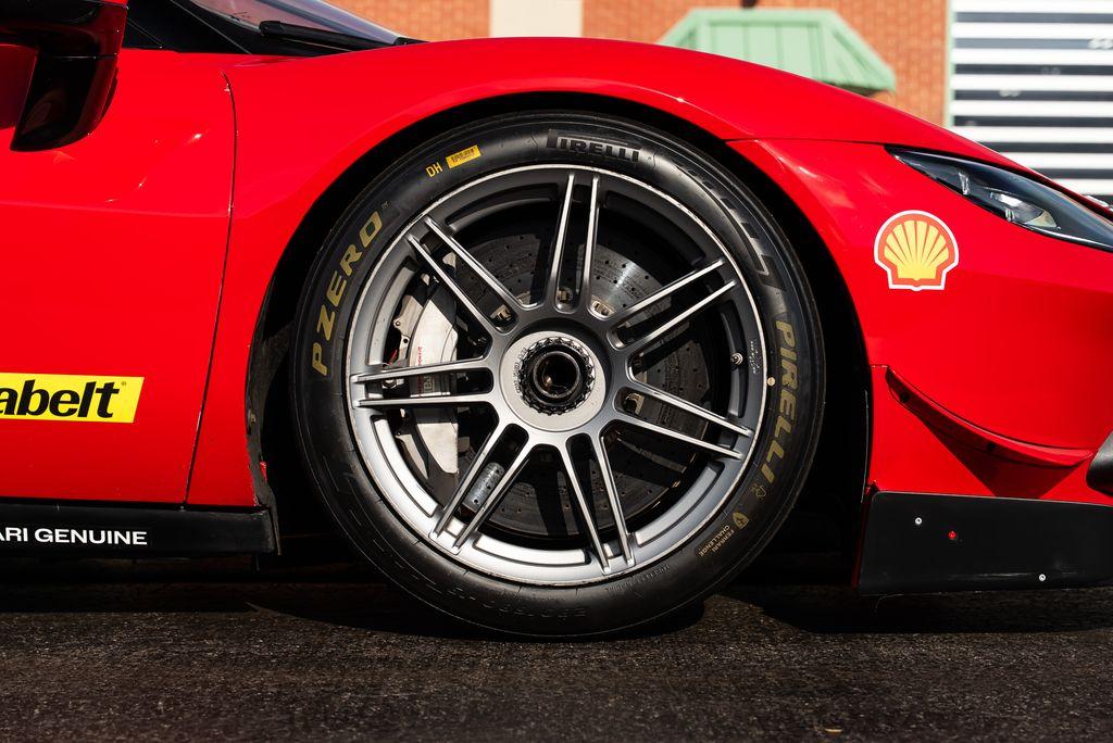 http://www.koenigseggchicago.com/galleria_images/179/179_p14_l.jpg