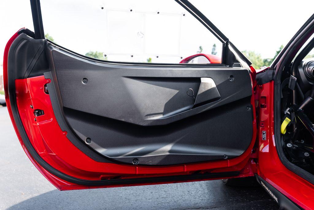 http://www.koenigseggchicago.com/galleria_images/179/179_p25_l.jpg