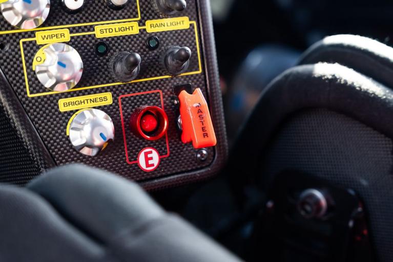 http://www.koenigseggchicago.com/galleria_images/179/179_p33_f.jpg