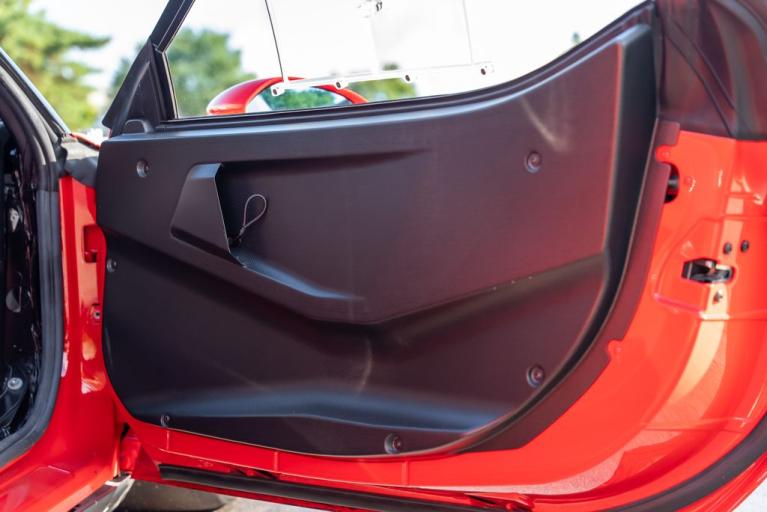 http://www.koenigseggchicago.com/galleria_images/179/179_p43_f.jpg
