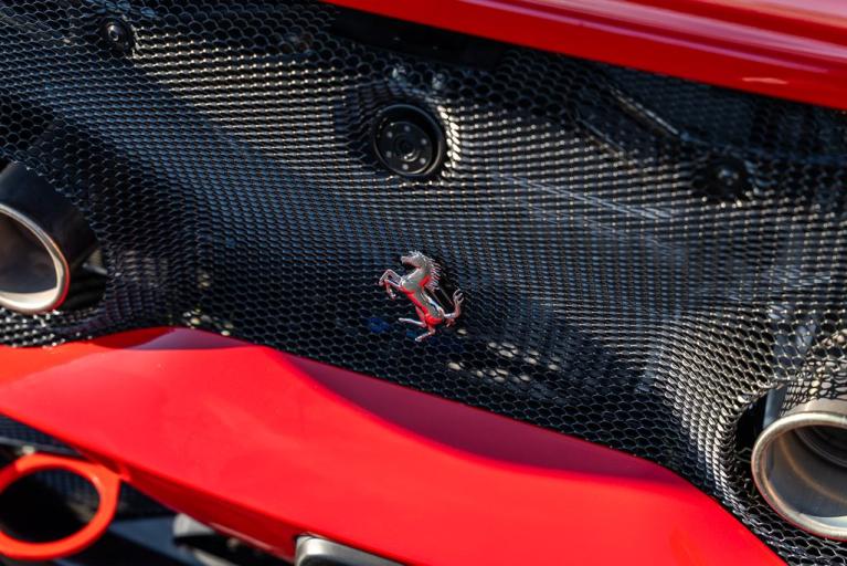 http://www.koenigseggchicago.com/galleria_images/179/179_p48_f.jpg