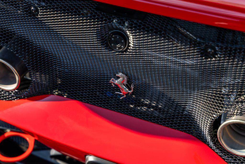 http://www.koenigseggchicago.com/galleria_images/179/179_p48_l.jpg