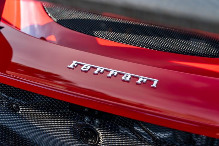 http://www.koenigseggchicago.com/galleria_images/179/179_p49_f.jpg