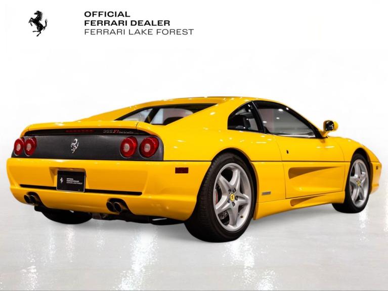 http://www.koenigseggchicago.com/galleria_images/180/180_p10_f.jpg
