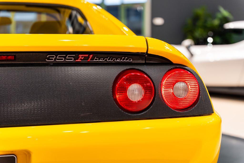 http://www.koenigseggchicago.com/galleria_images/180/180_p18_l.jpg