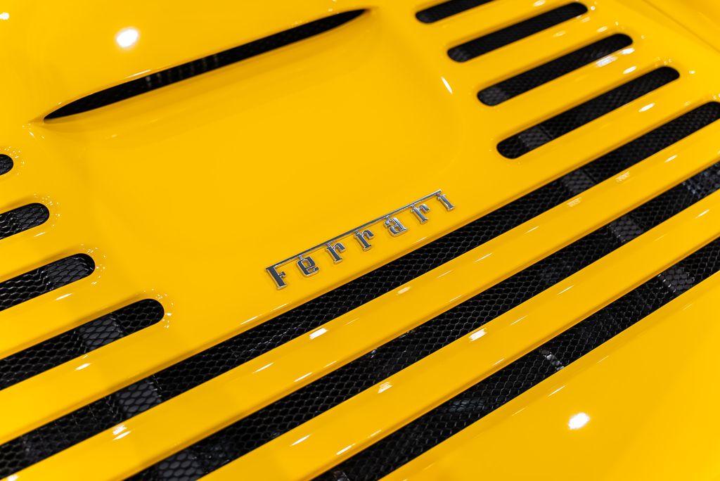 http://www.koenigseggchicago.com/galleria_images/180/180_p20_l.jpg