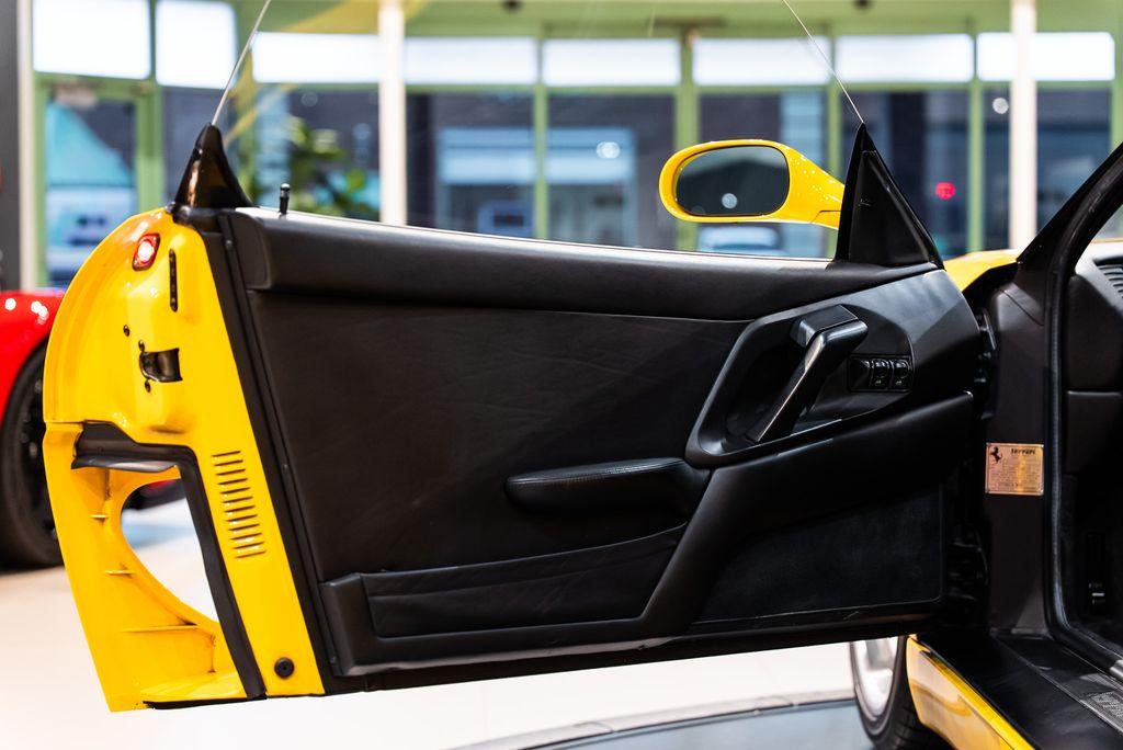 http://www.koenigseggchicago.com/galleria_images/180/180_p27_l.jpg