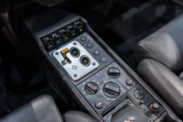 http://www.koenigseggchicago.com/galleria_images/180/180_p43_f.jpg