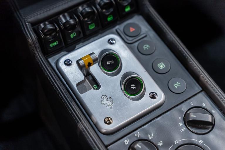 http://www.koenigseggchicago.com/galleria_images/180/180_p44_f.jpg
