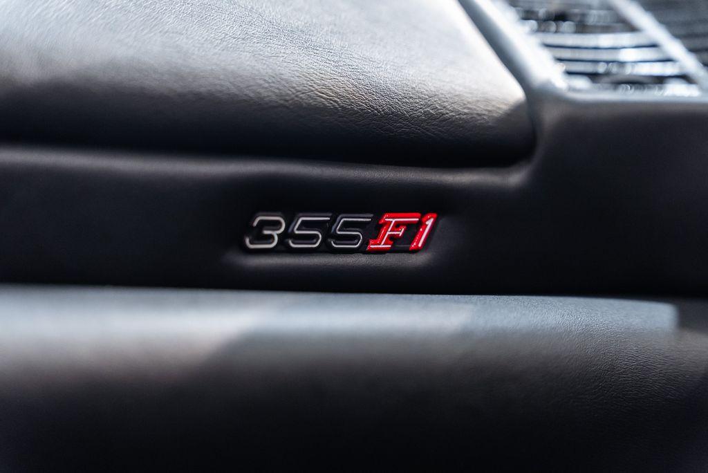 http://www.koenigseggchicago.com/galleria_images/180/180_p48_l.jpg
