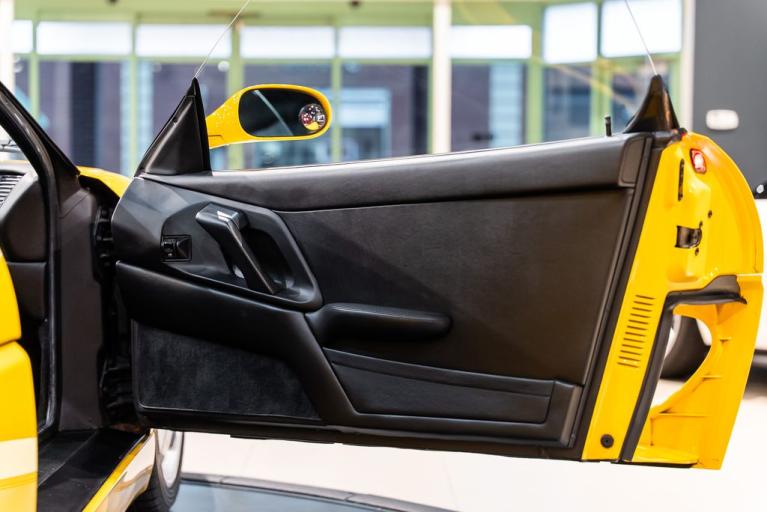 http://www.koenigseggchicago.com/galleria_images/180/180_p53_f.jpg