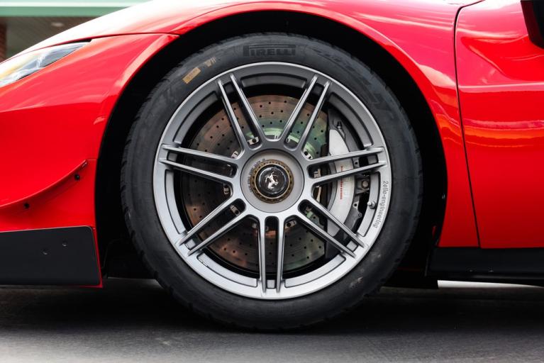 http://www.koenigseggchicago.com/galleria_images/181/181_p12_f.jpg