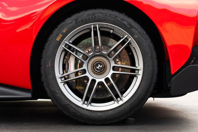 http://www.koenigseggchicago.com/galleria_images/181/181_p13_f.jpg