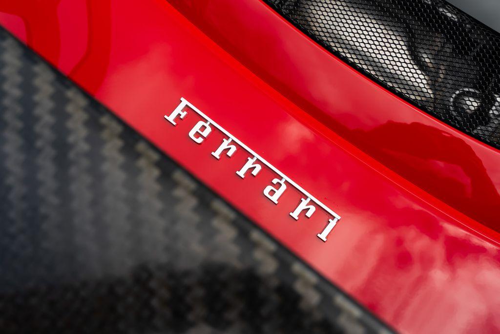 http://www.koenigseggchicago.com/galleria_images/181/181_p16_l.jpg