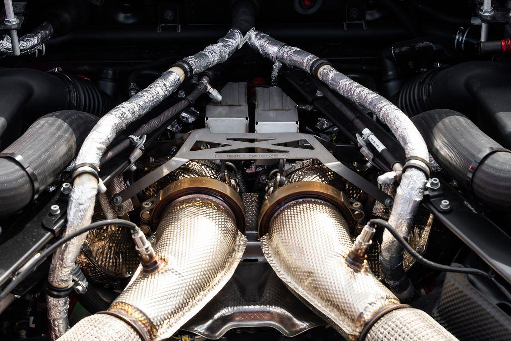 http://www.koenigseggchicago.com/galleria_images/181/181_p19_l.jpg