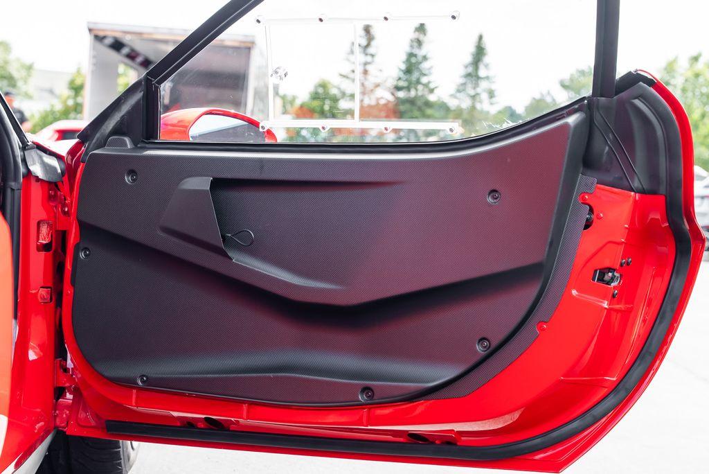 http://www.koenigseggchicago.com/galleria_images/181/181_p32_l.jpg