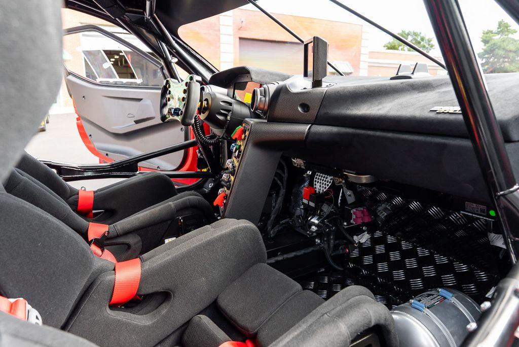 http://www.koenigseggchicago.com/galleria_images/181/181_p35_l.jpg