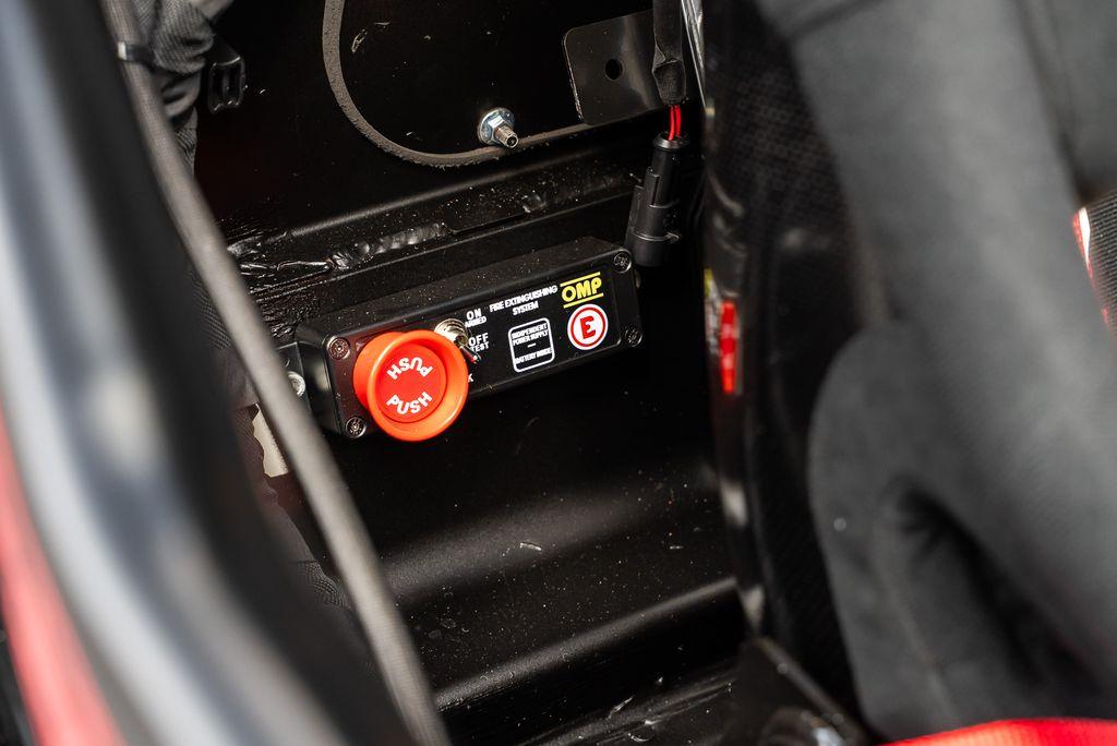 http://www.koenigseggchicago.com/galleria_images/181/181_p37_l.jpg
