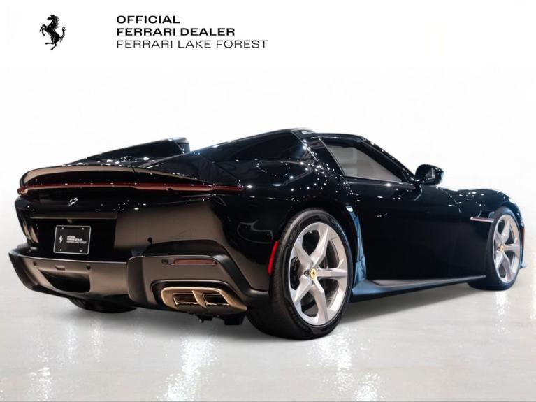http://www.koenigseggchicago.com/galleria_images/182/182_p10_f.jpg