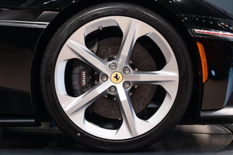 http://www.koenigseggchicago.com/galleria_images/182/182_p15_f.jpg