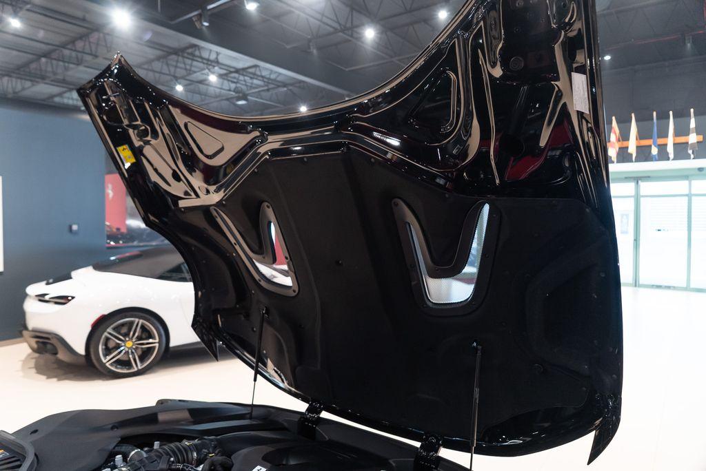 http://www.koenigseggchicago.com/galleria_images/182/182_p21_l.jpg