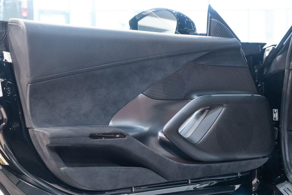 http://www.koenigseggchicago.com/galleria_images/182/182_p25_l.jpg