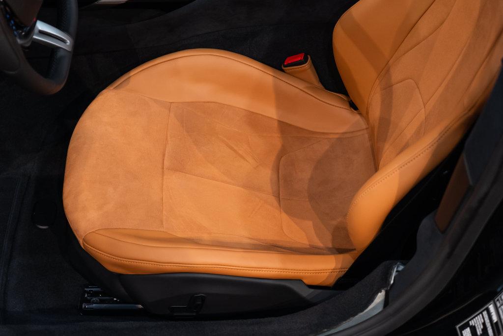 http://www.koenigseggchicago.com/galleria_images/182/182_p27_l.jpg