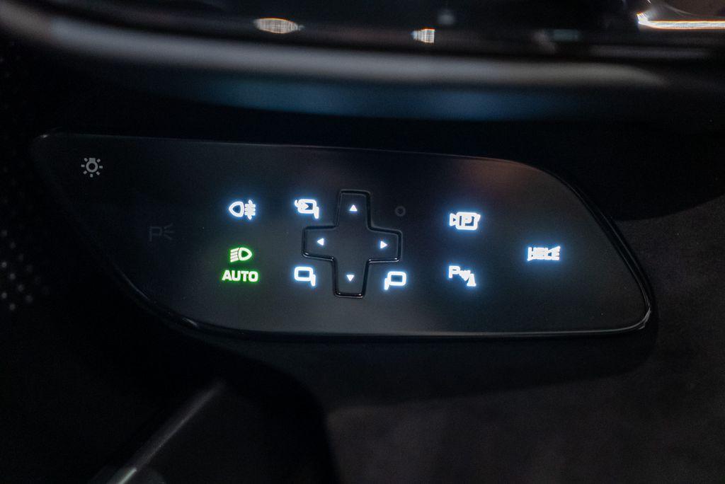 http://www.koenigseggchicago.com/galleria_images/182/182_p30_l.jpg