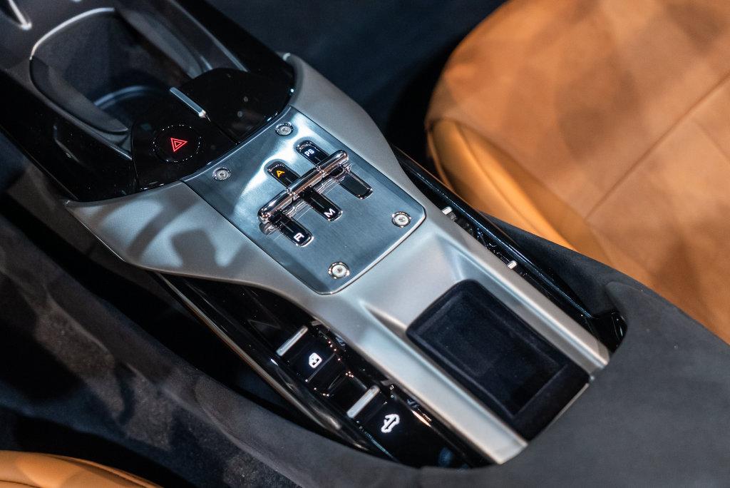 http://www.koenigseggchicago.com/galleria_images/182/182_p36_l.jpg