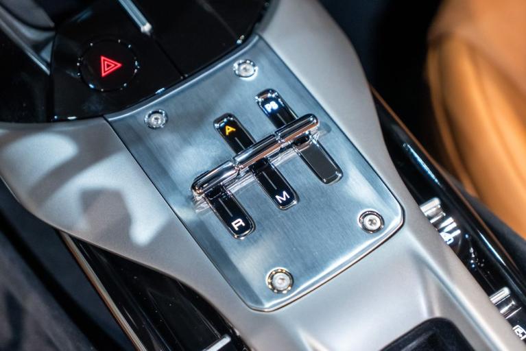 http://www.koenigseggchicago.com/galleria_images/182/182_p37_f.jpg