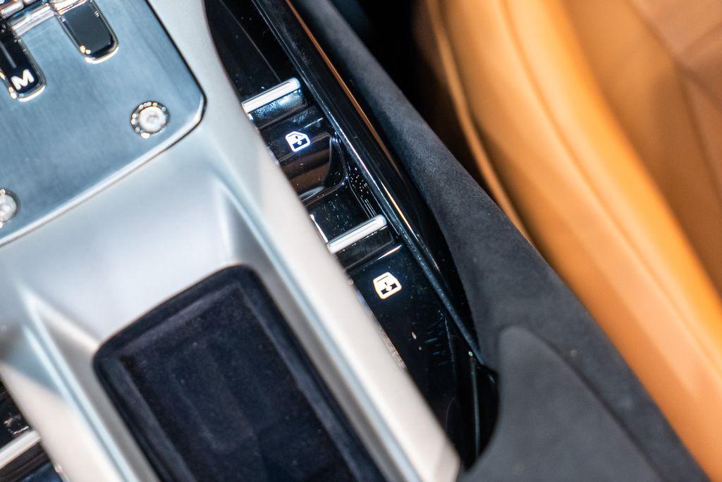 http://www.koenigseggchicago.com/galleria_images/182/182_p39_l.jpg