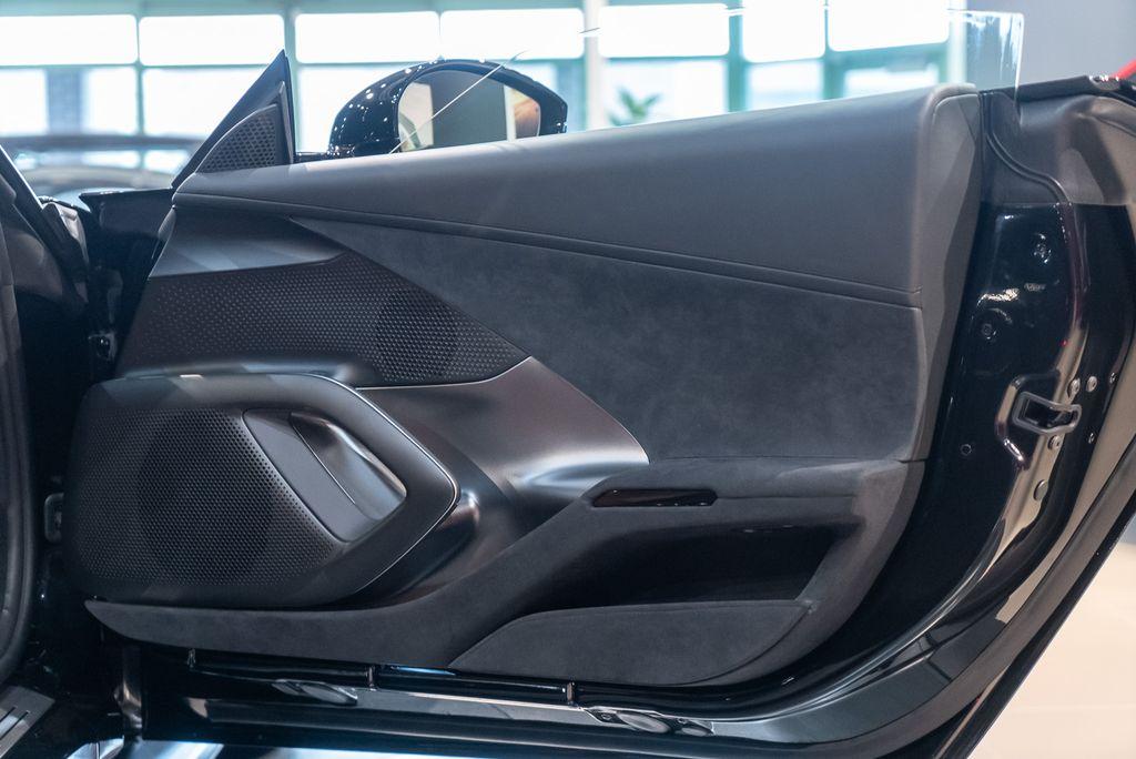 http://www.koenigseggchicago.com/galleria_images/182/182_p44_l.jpg