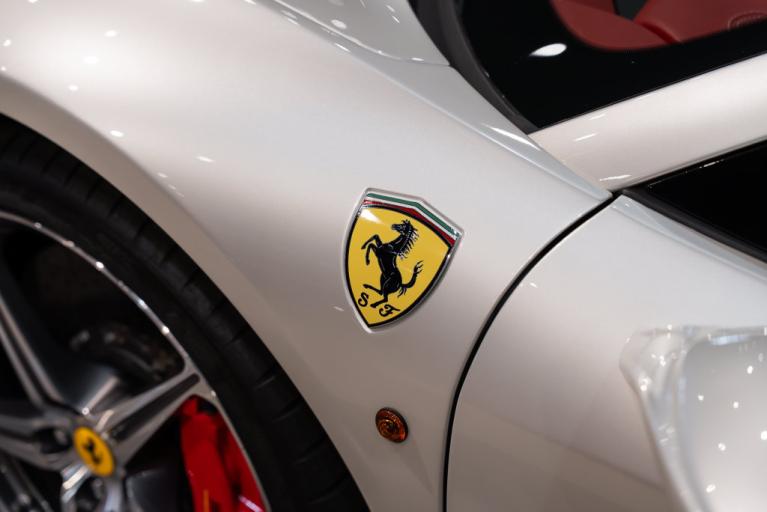 http://www.koenigseggchicago.com/galleria_images/184/184_p12_f.jpg