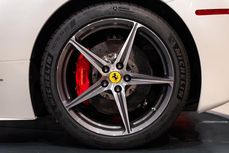 http://www.koenigseggchicago.com/galleria_images/184/184_p14_f.jpg