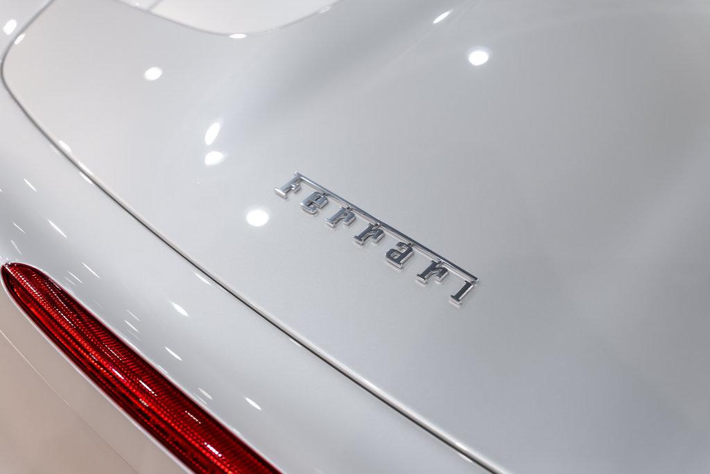 http://www.koenigseggchicago.com/galleria_images/184/184_p24_l.jpg