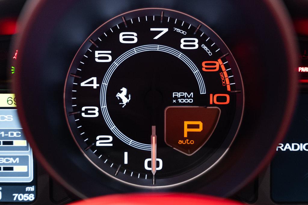 http://www.koenigseggchicago.com/galleria_images/184/184_p34_l.jpg
