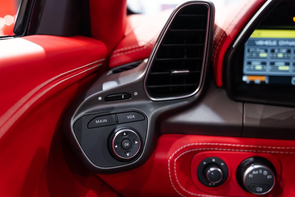 http://www.koenigseggchicago.com/galleria_images/184/184_p37_l.jpg