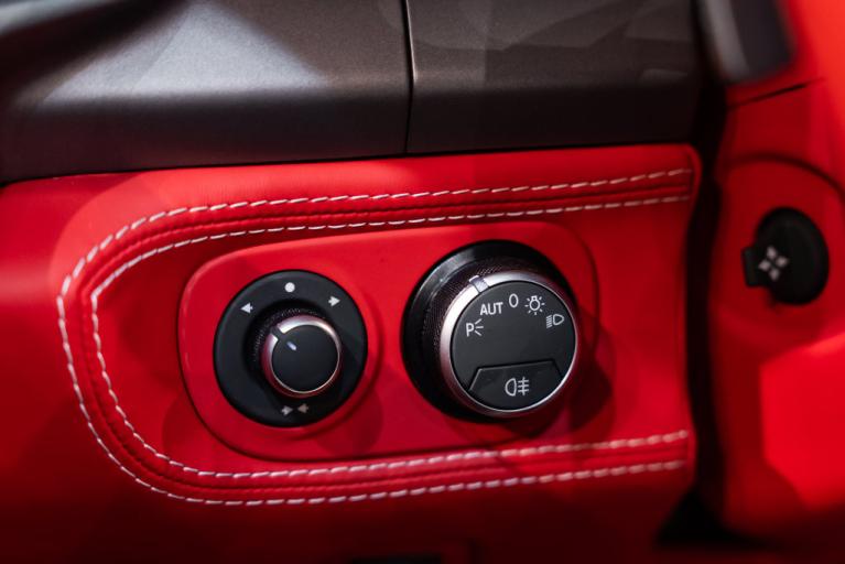 http://www.koenigseggchicago.com/galleria_images/184/184_p38_f.jpg