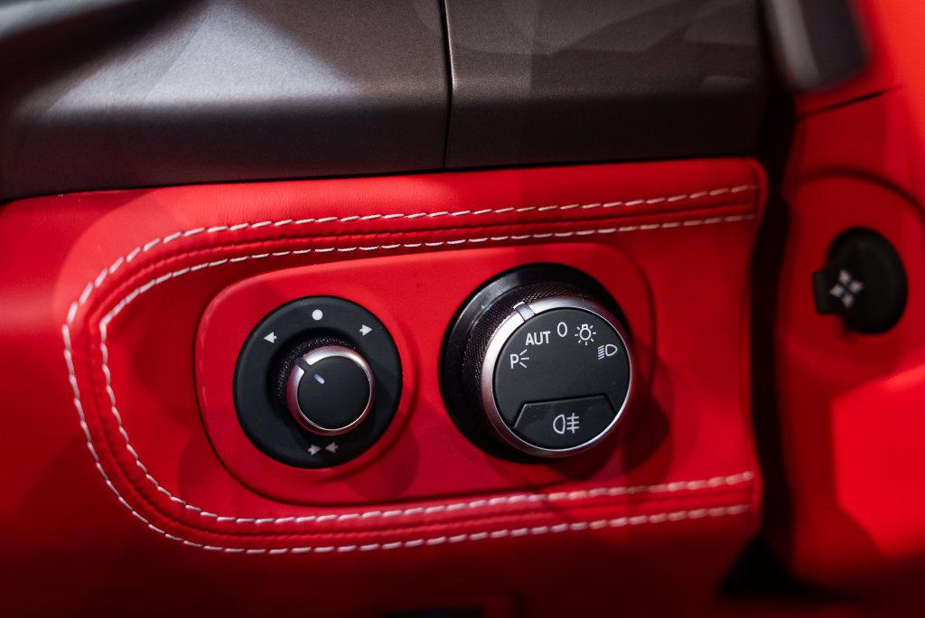 http://www.koenigseggchicago.com/galleria_images/184/184_p38_l.jpg