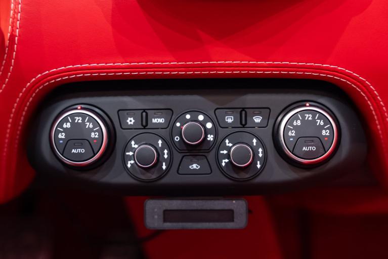 http://www.koenigseggchicago.com/galleria_images/184/184_p40_f.jpg